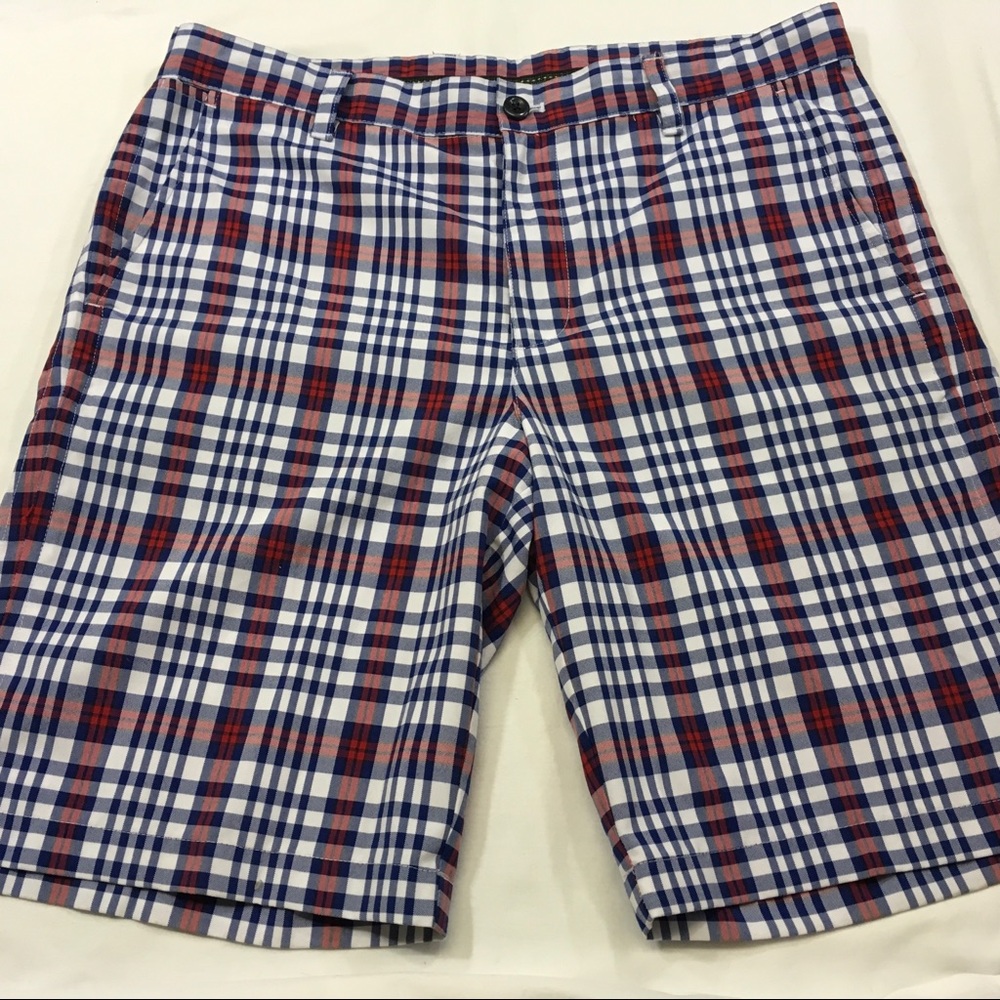 Men’s IZOD Golf Shorts size 34.   A8